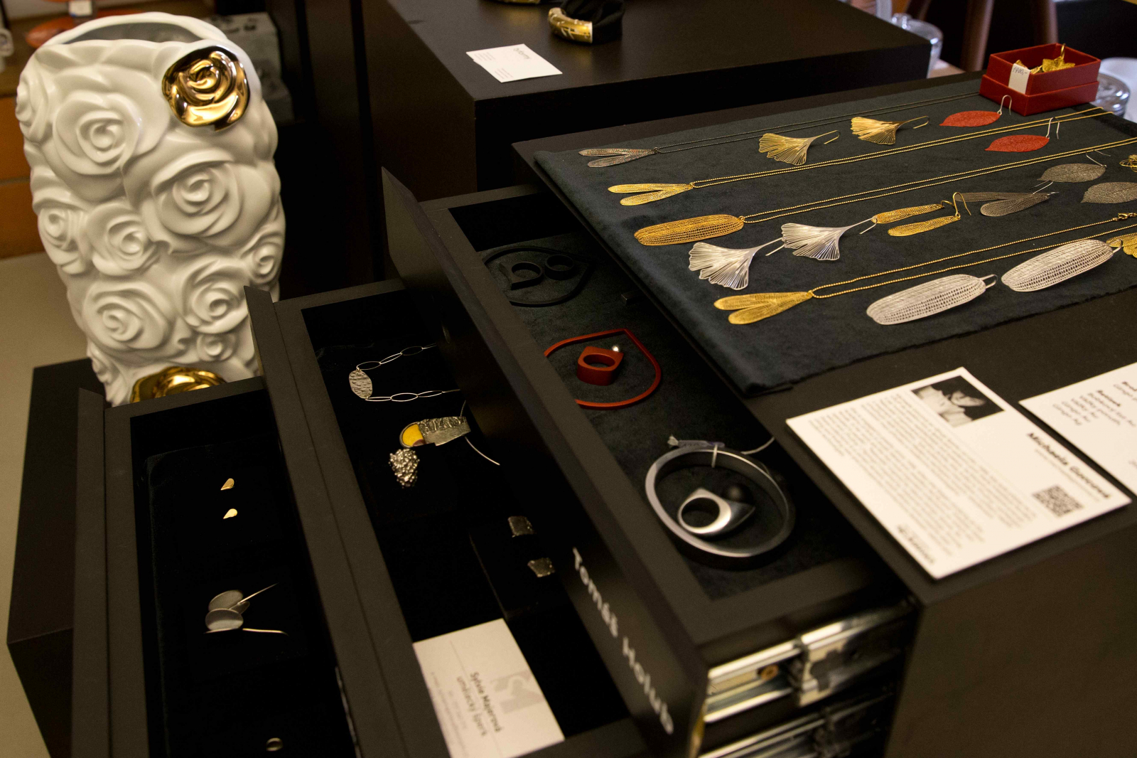 GALERIE UŽITÉHO DESIGNU A ŠPERKU NEUMANNKA