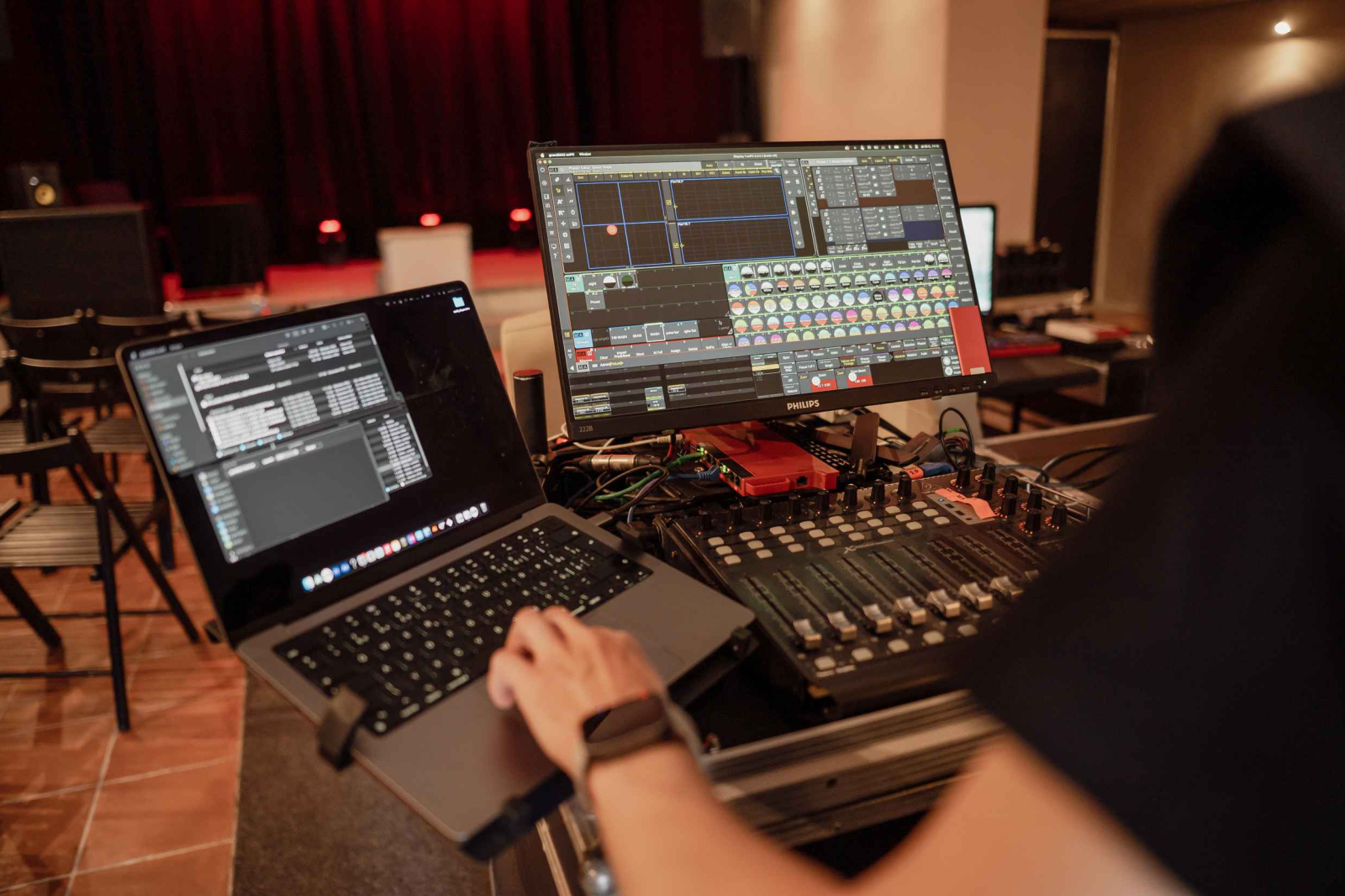 KREATIVNÍ INSTITUT, z. ú. • Teatrum Mundi  • Teatro Svjötlo • Zahradník, Lukáš a Veit, Adam • Studio REŽIE